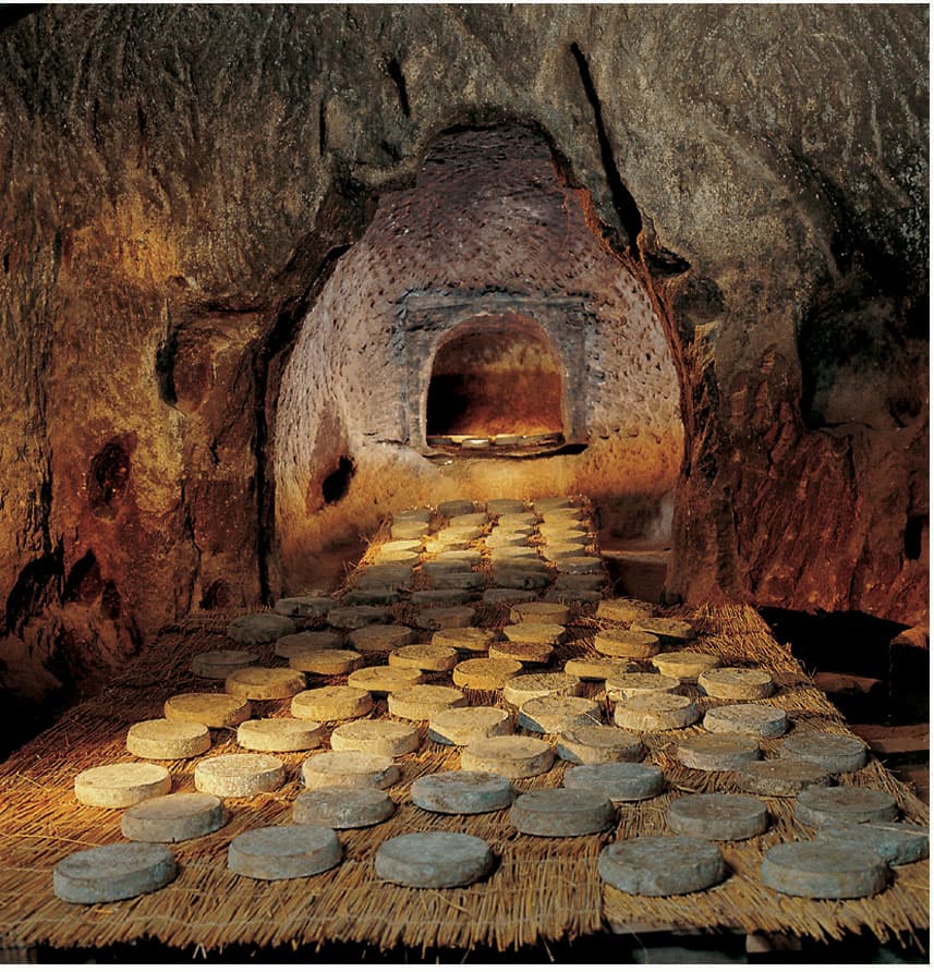 cave d'affinage de saint nectaire dans les mystères de farges
