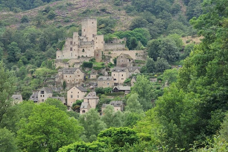 Découvrir Belcastel dans l’Aveyron