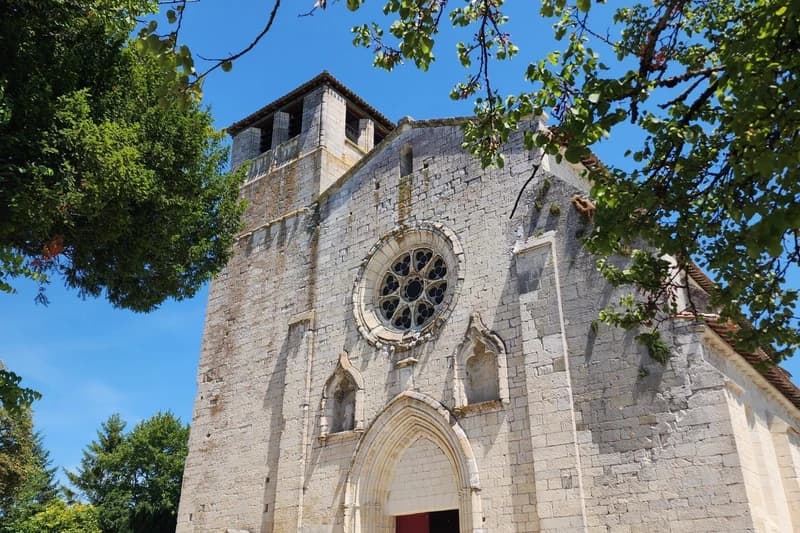 Façade de la collégiale de Montpezat de Quercy
