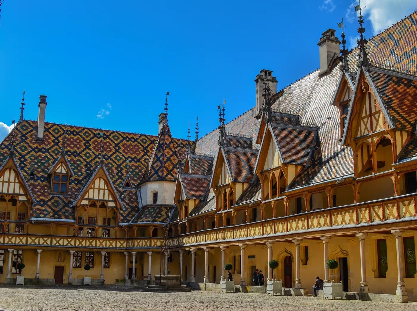 cour intérieure hospices de beaune