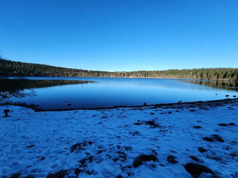 Le superbe Lac du Bouchet en Haute-Loire