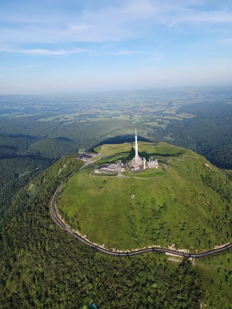 Vol en paramoteur au-dessus des volcans d’Auvergne