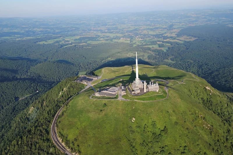 Vol en paramoteur au-dessus des volcans d’Auvergne