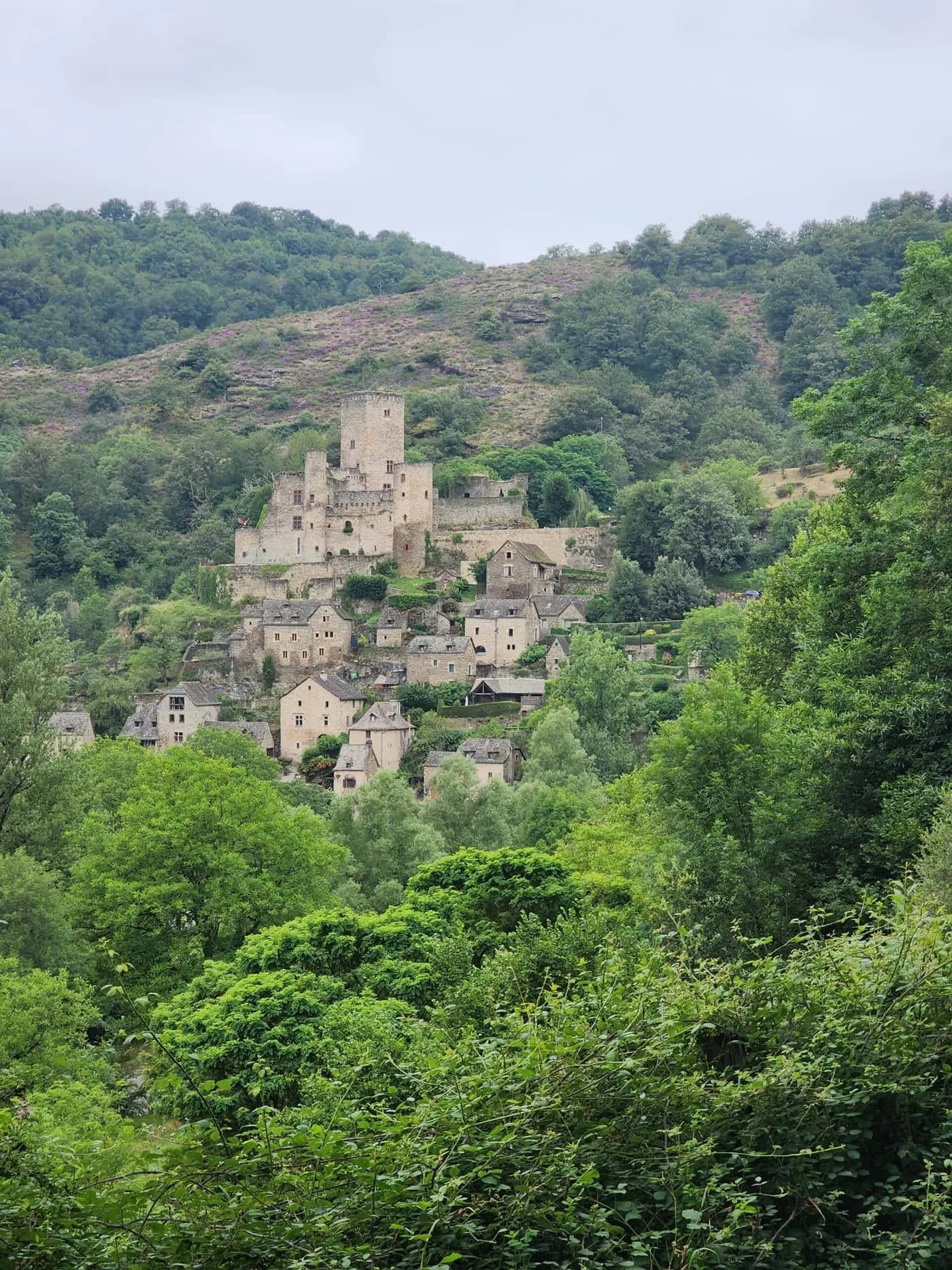 Découvrir Belcastel dans l’Aveyron