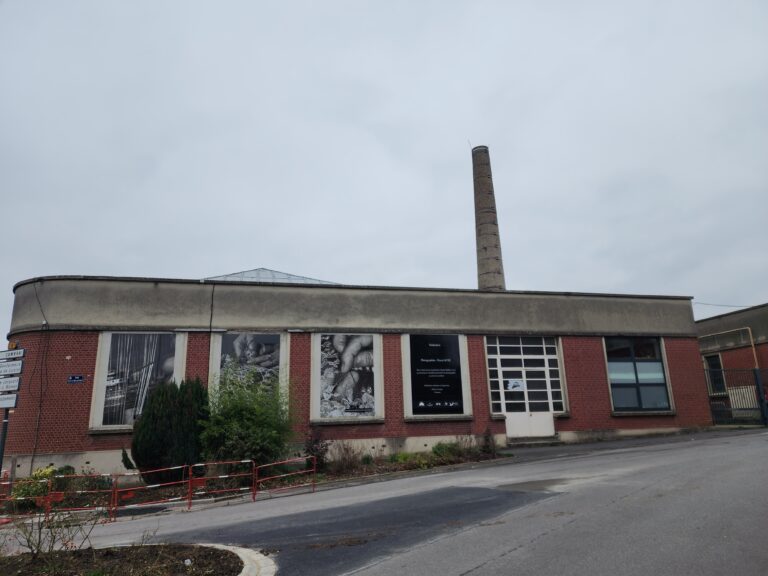 Fabrique de dentelle avec la cheminée