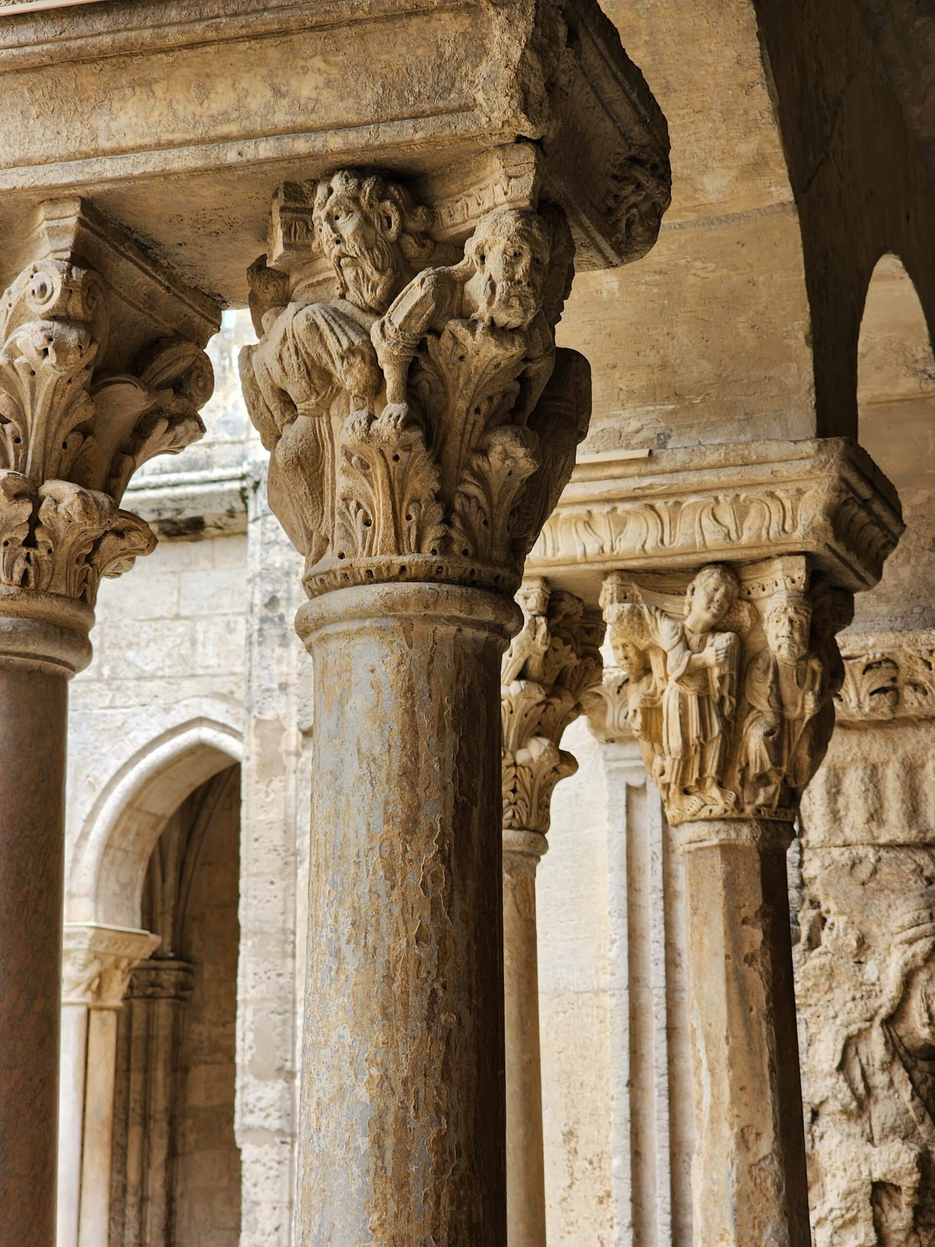 Chapiteaux du cloître Saint Trophime