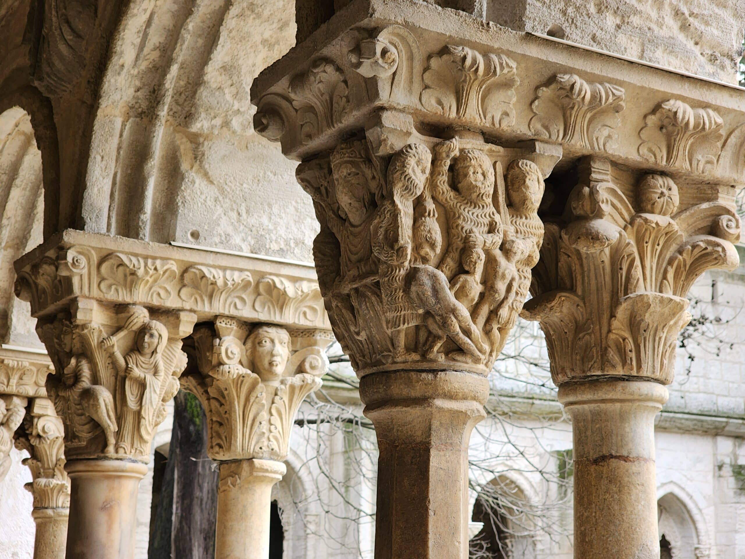 Chapiteaux du cloître Saint Trophime