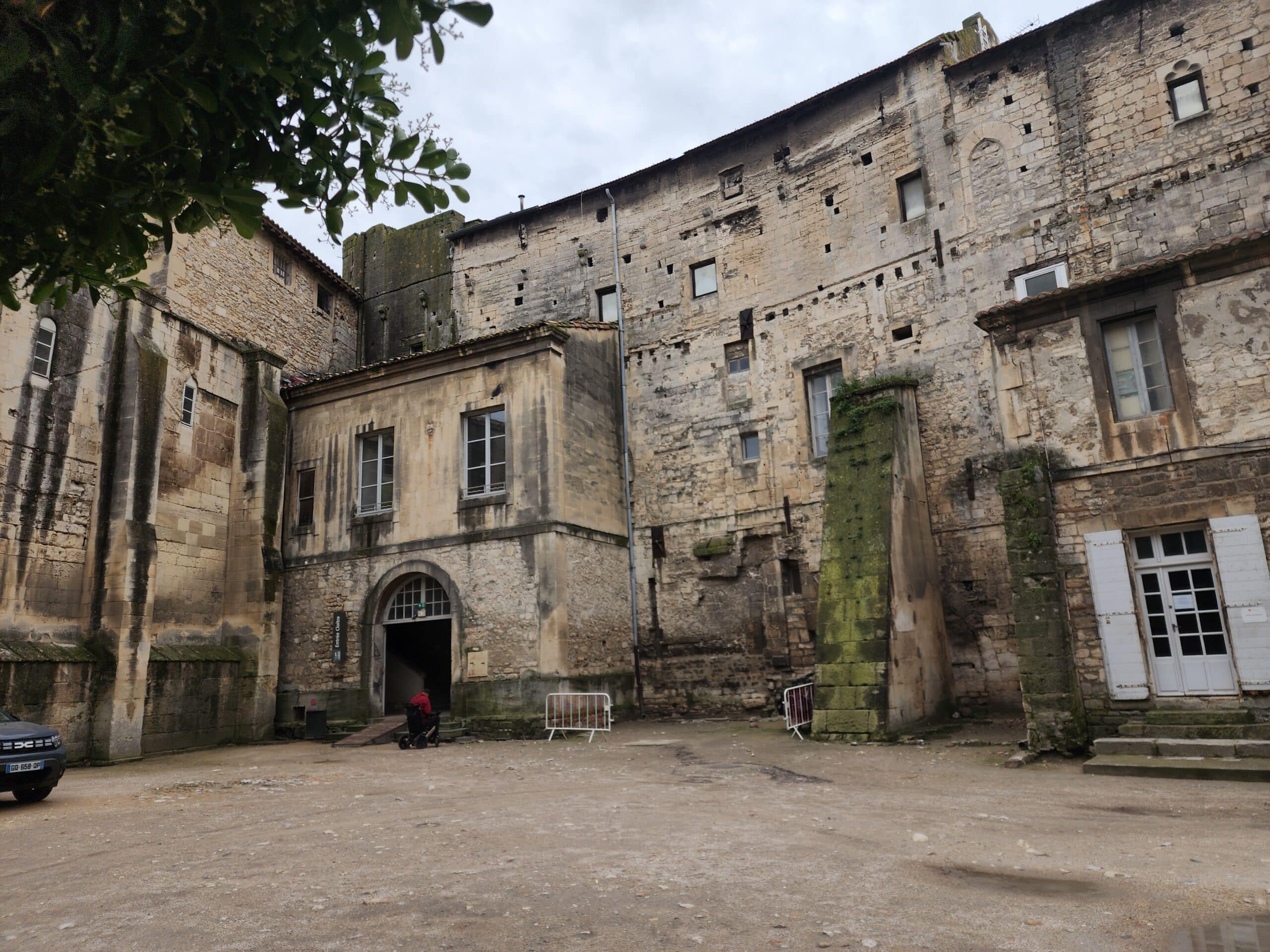 cité épiscopale Arles