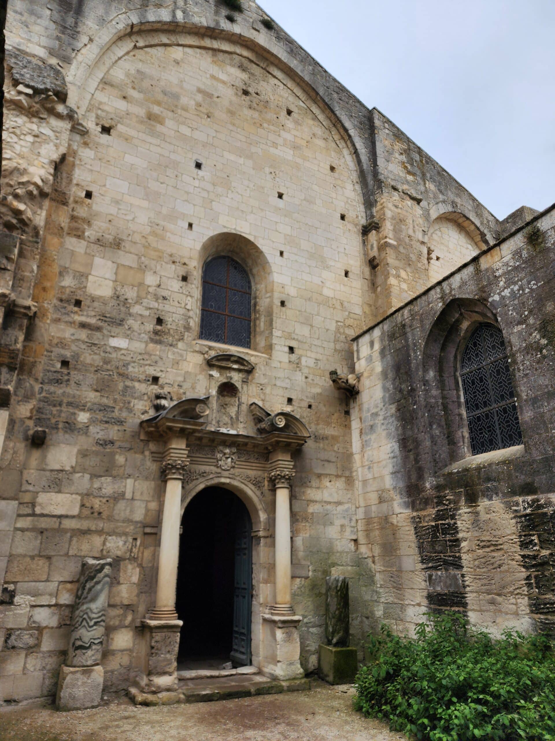 façade l'église Saint Honorat