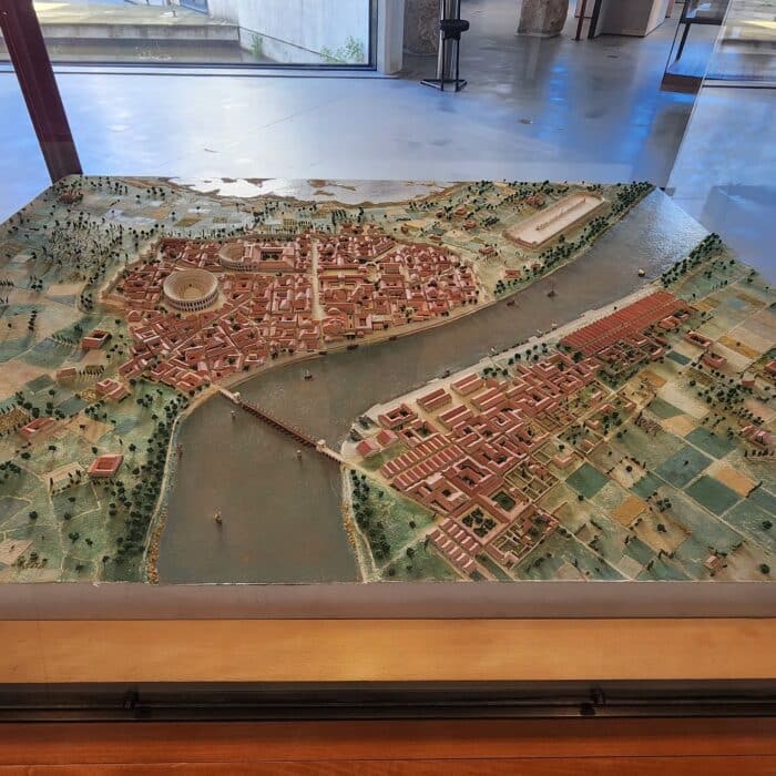 maquette de la ville d'Arles