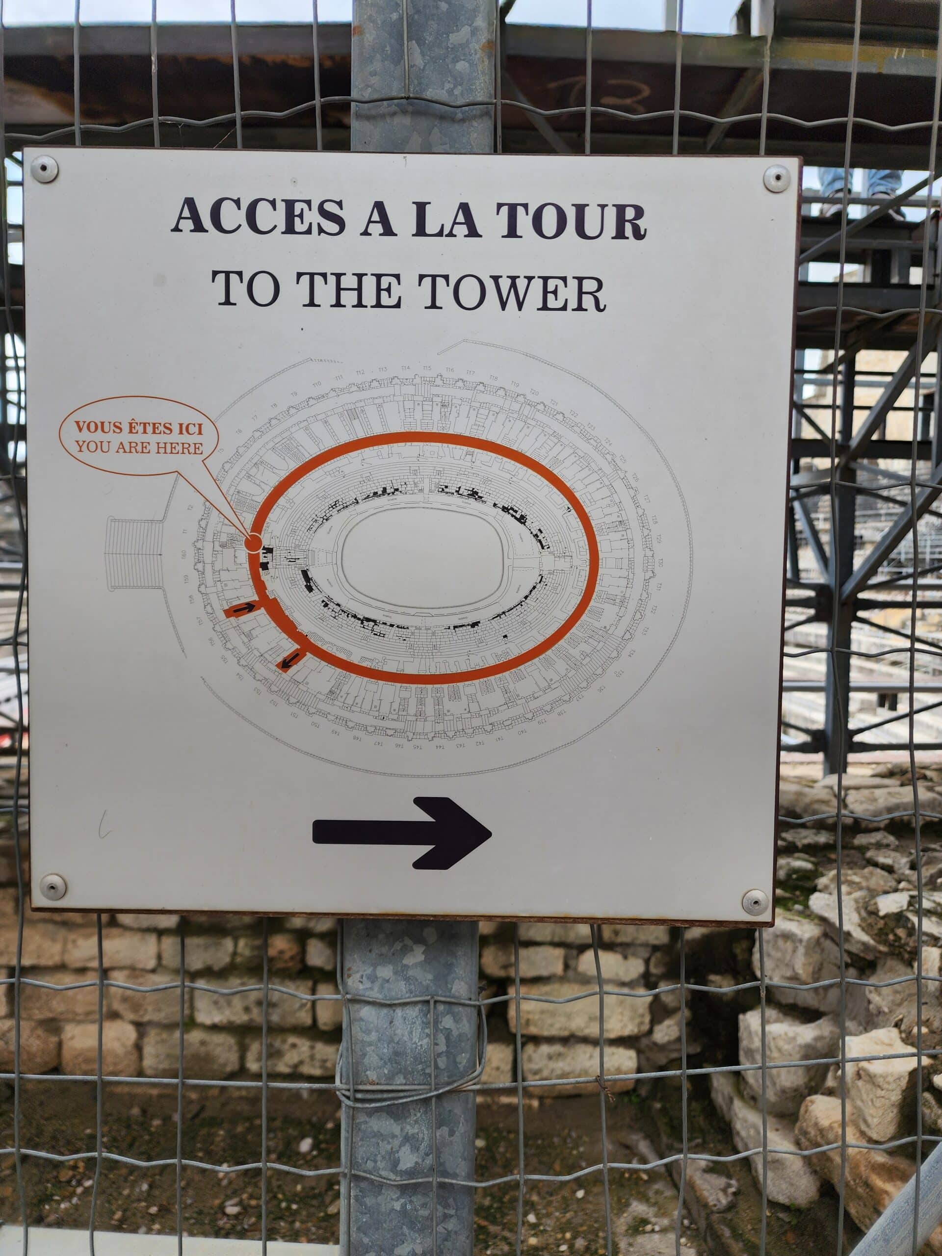 accès à la tour