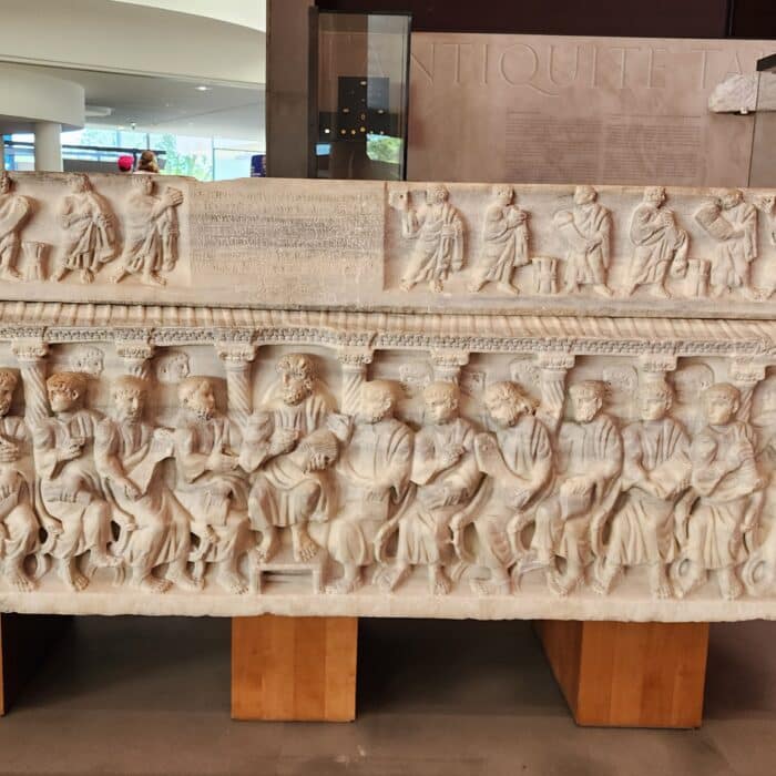 Sarcophage exposé au musée départemental Arles antique