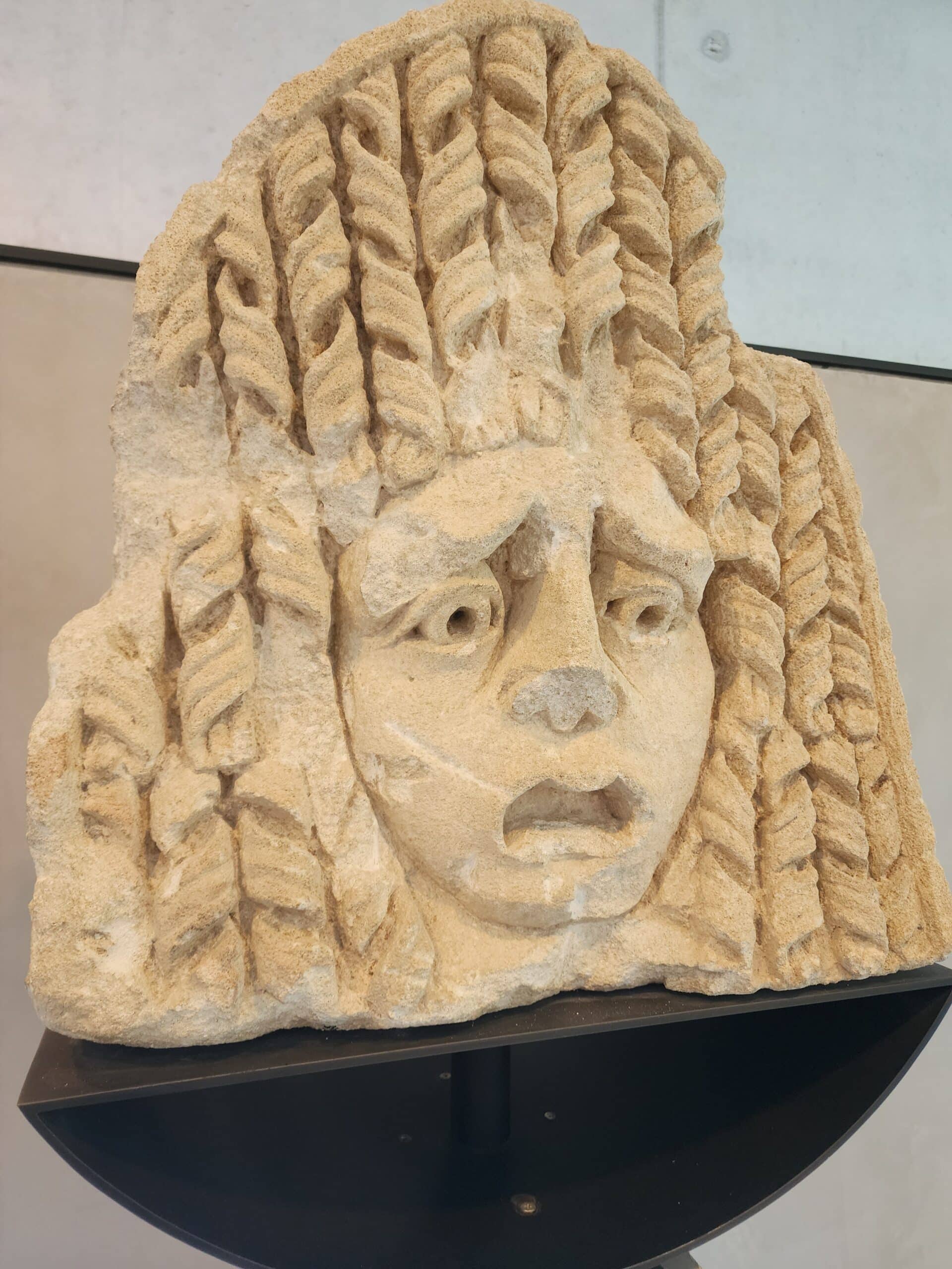 Statue au musée départemental antique d'Arles