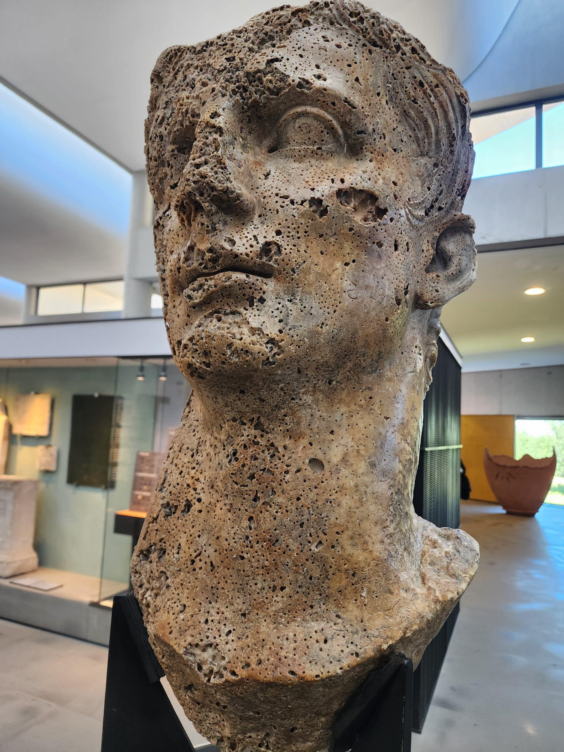 Statue au musée départemental antique d'Arles