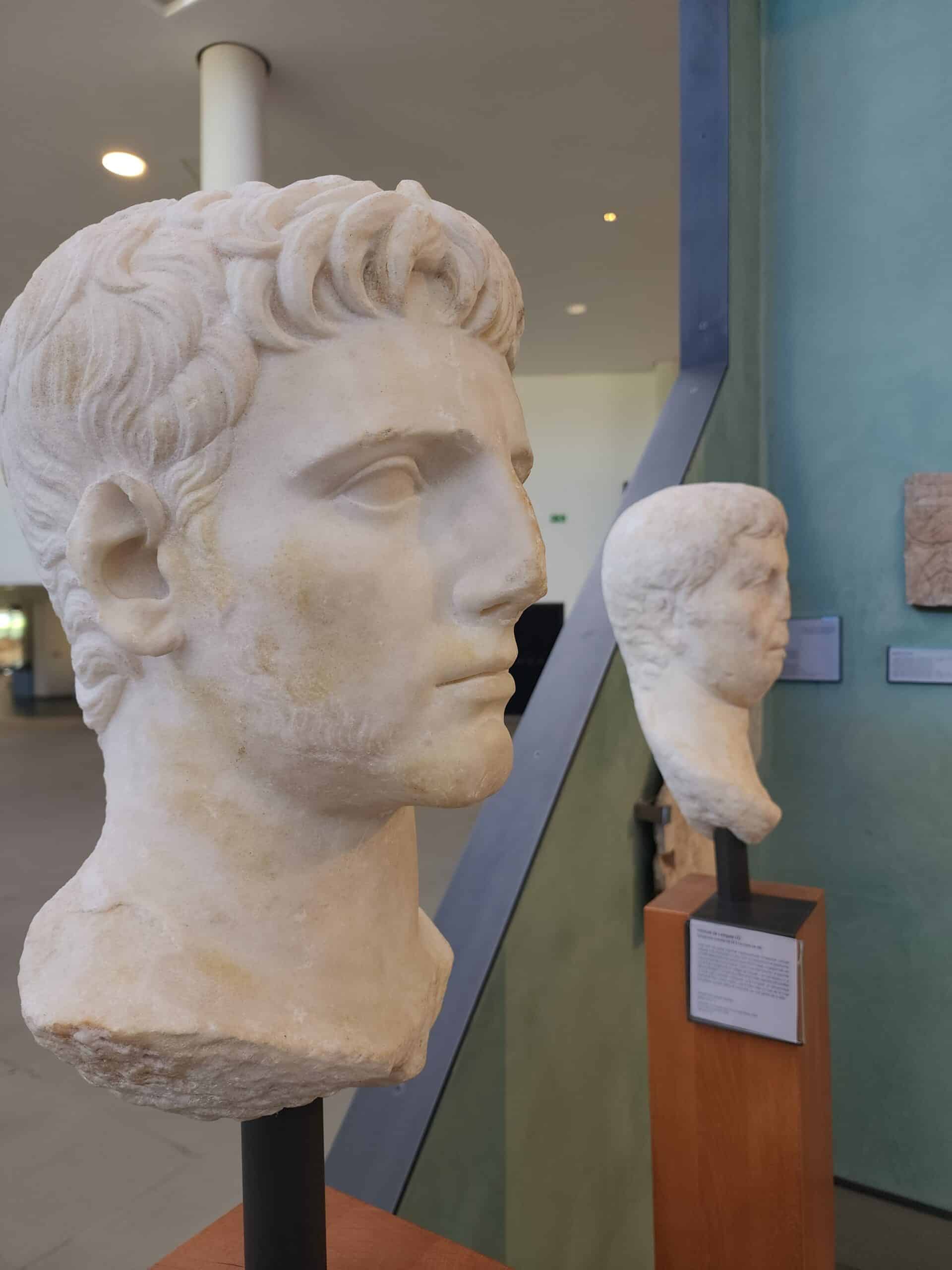 Statue au musée départemental antique d'Arles