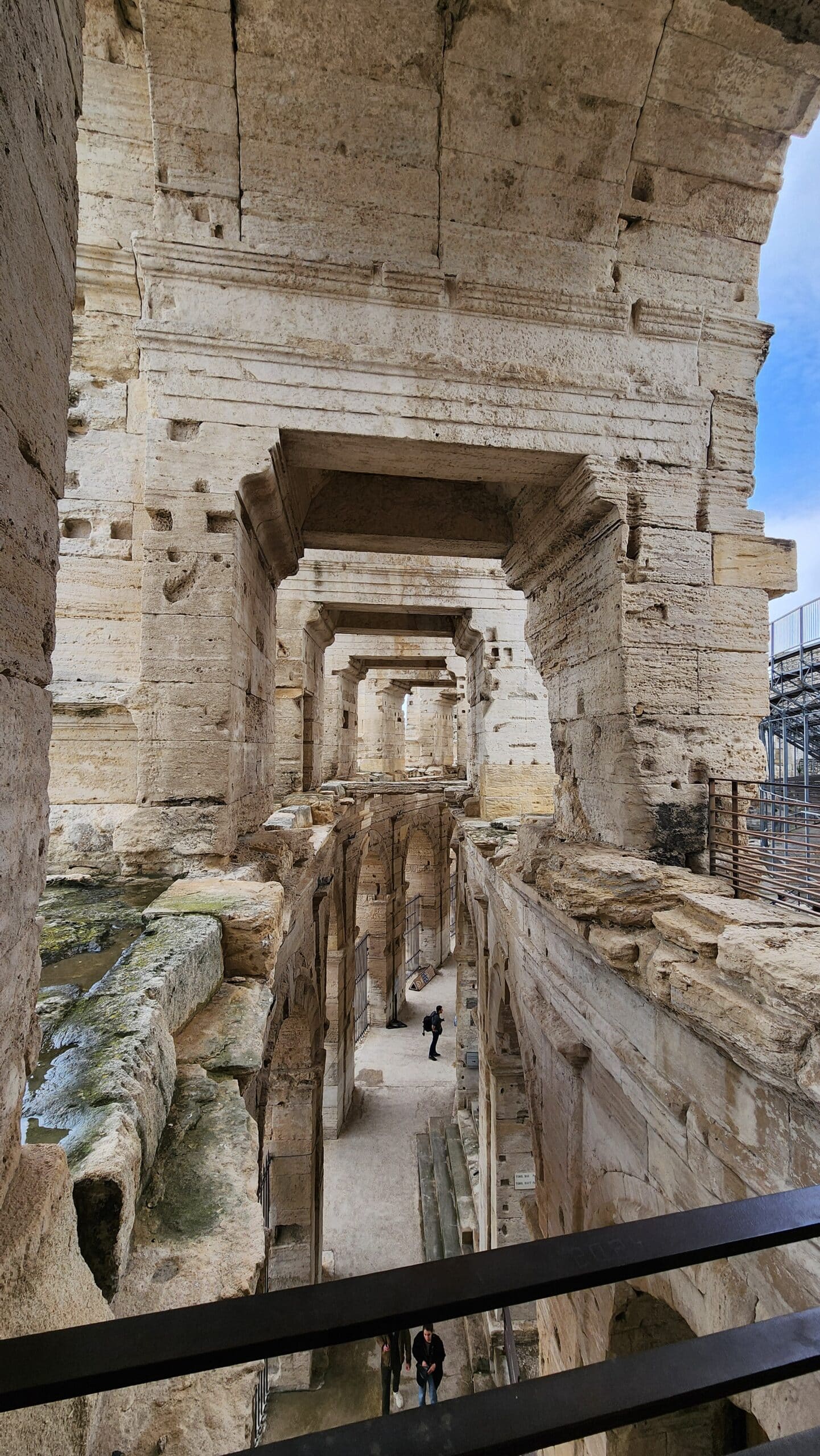 à l'intérieur