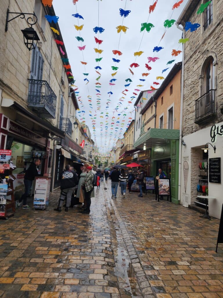 Fanions à Aigues-Mortes