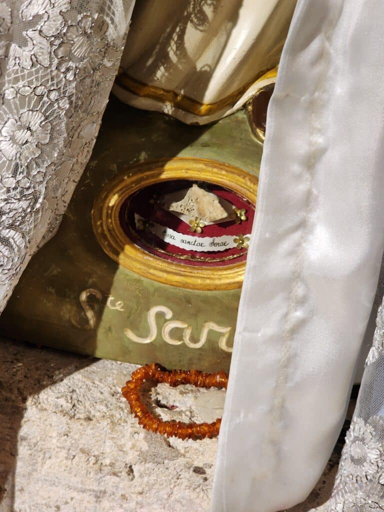 Relique de Sara la Noire dans la crypte de l'église des Saintes-Maries-de-la-mer