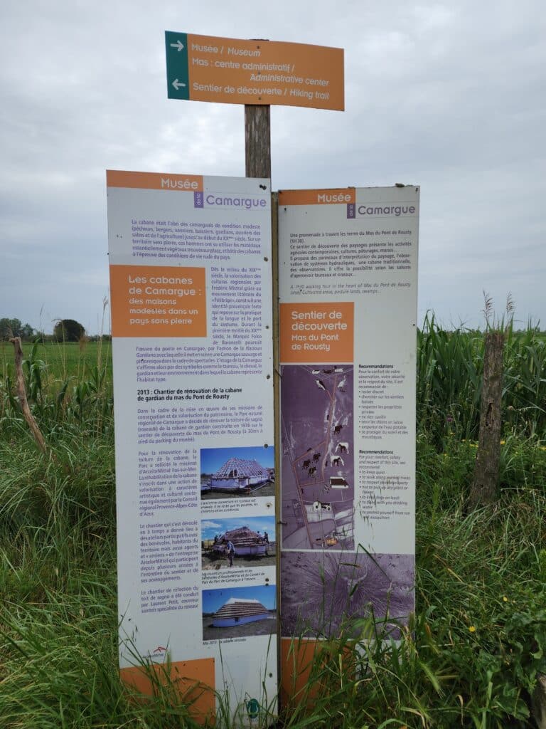 Panneau informatif sur le site du Musée de Camargue