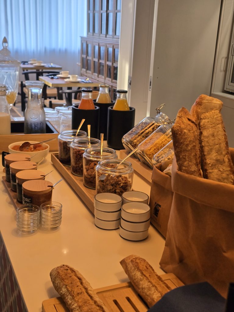 table petit déjeuner