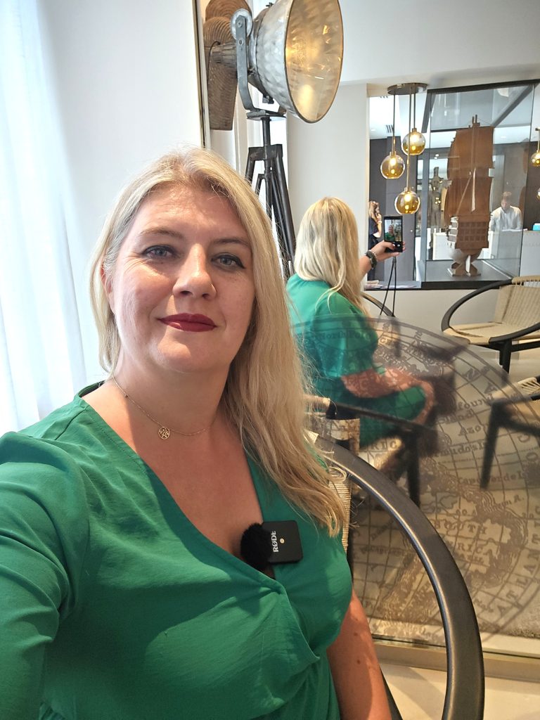 florence avec une robe verte