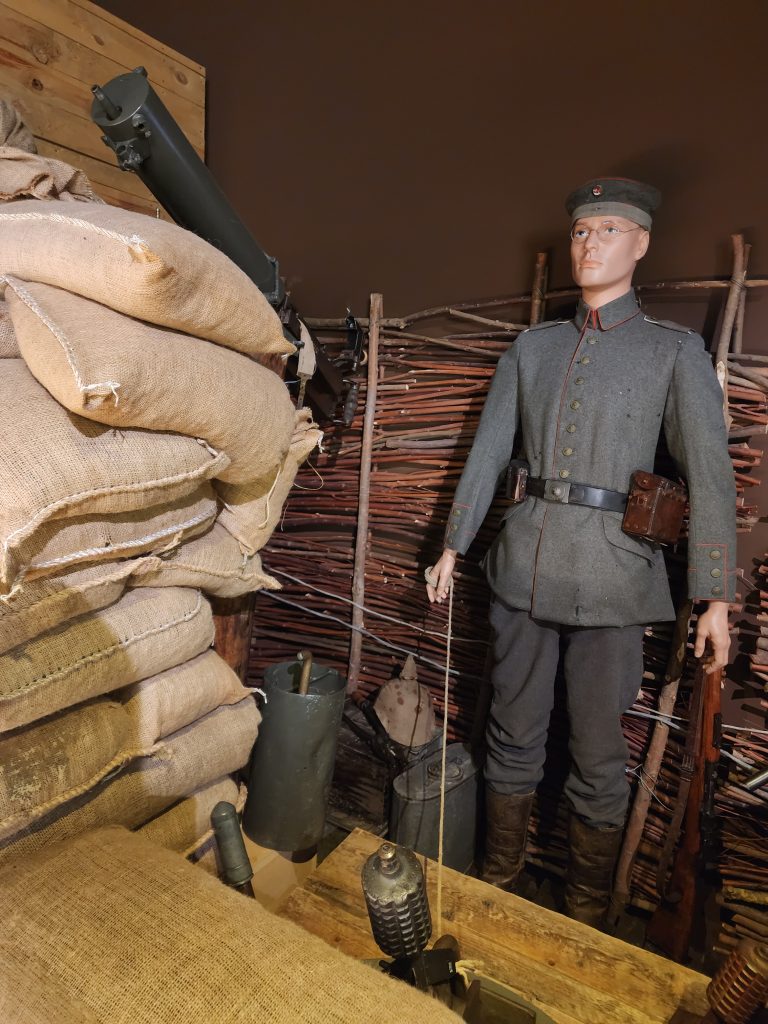 soldat-abri-fromelles-tranchee