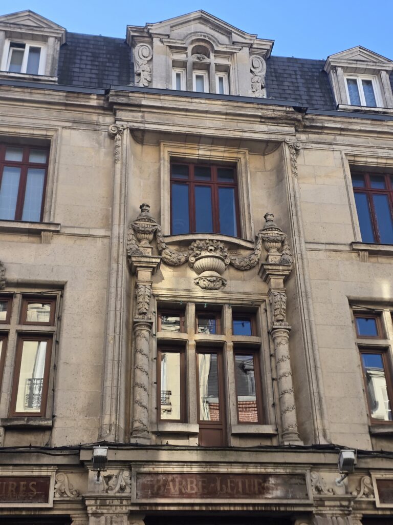 reflet dans une fenêtre